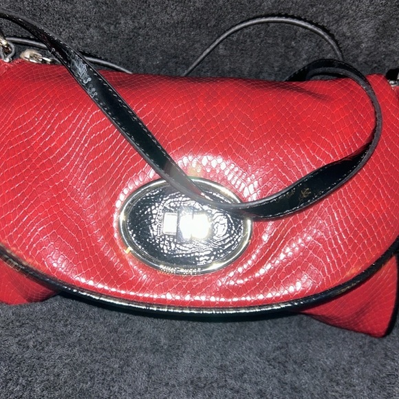 Leather with a snake skin look with a big buckle on the front - Picture 3 of 4